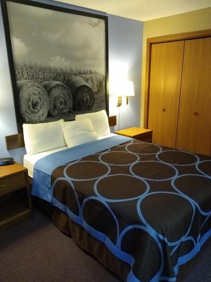 Super 8 By Wyndham Chariton Hotell Exteriör bild