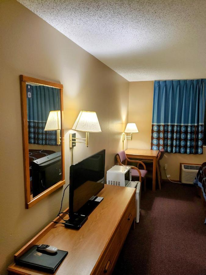Super 8 By Wyndham Chariton Hotell Exteriör bild