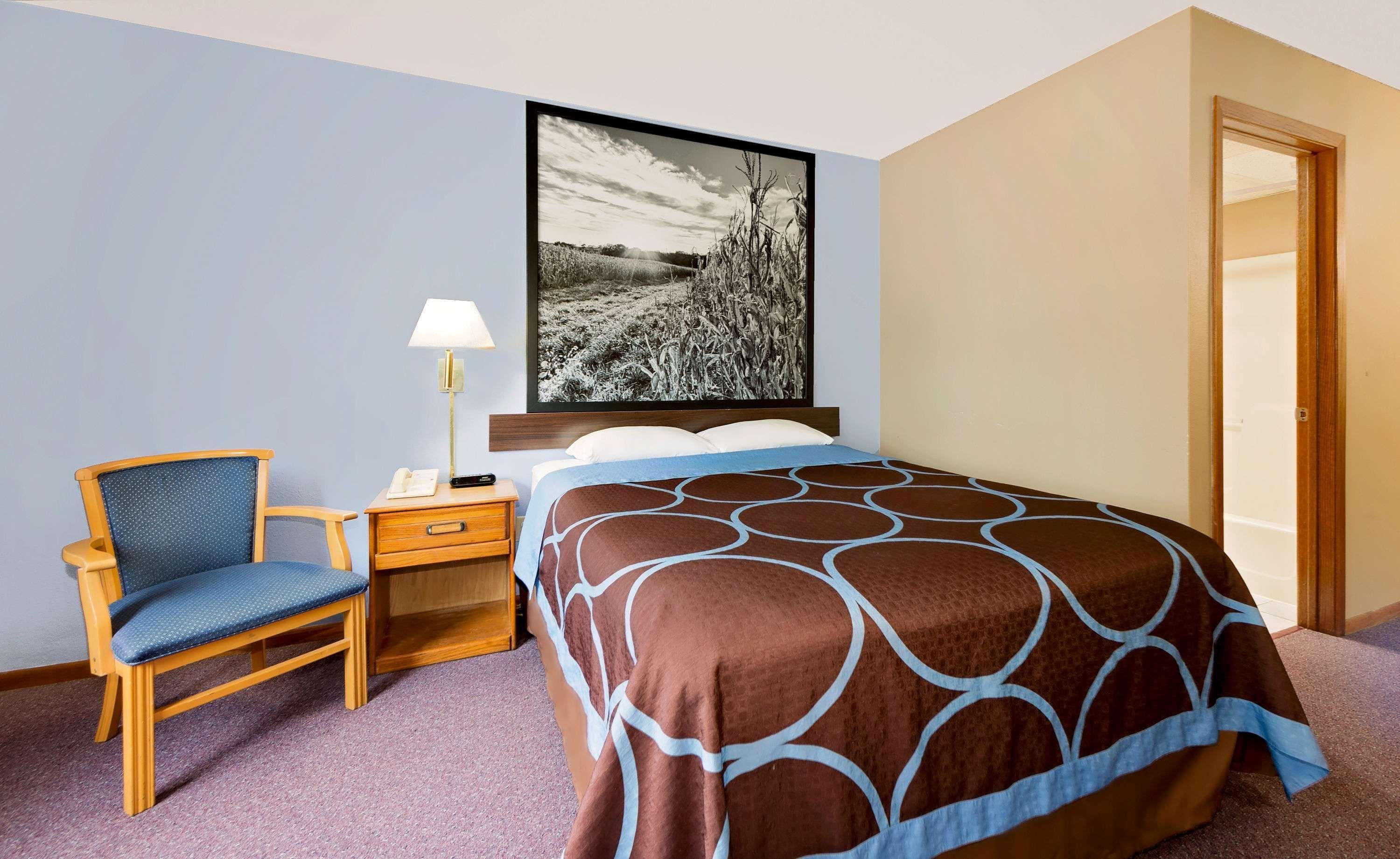 Super 8 By Wyndham Chariton Hotell Exteriör bild