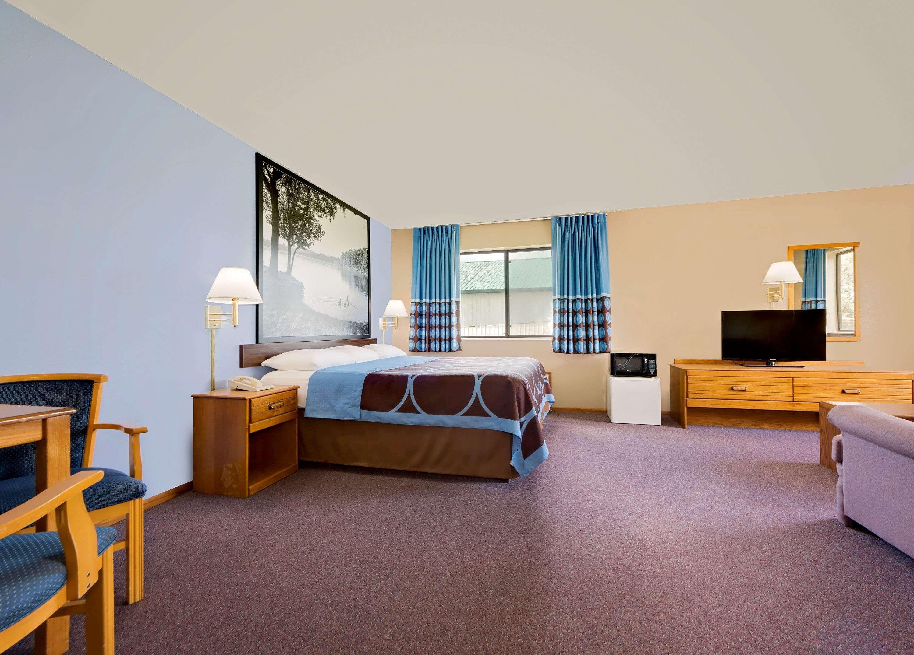 Super 8 By Wyndham Chariton Hotell Exteriör bild
