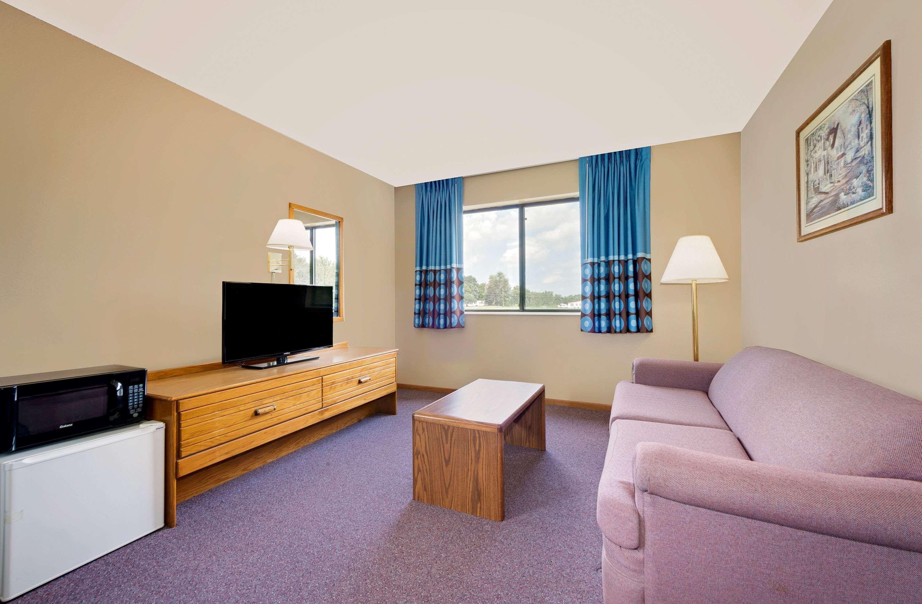 Super 8 By Wyndham Chariton Hotell Exteriör bild